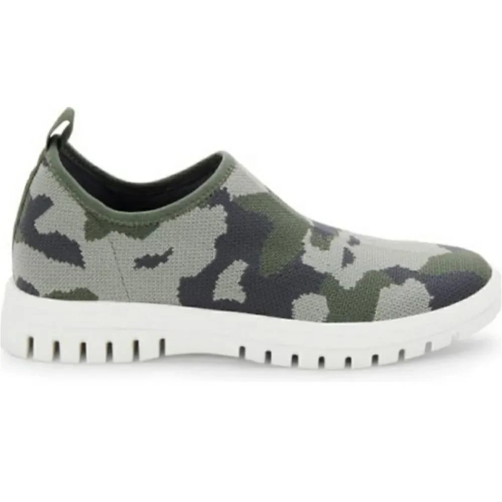 BLONDO Farrah Waterproof Camo Slip-on Sneaker 9.5